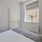 Host & - Brooklands Timeless Apartament