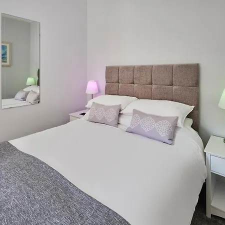 Host & - Brooklands Timeless Appartement