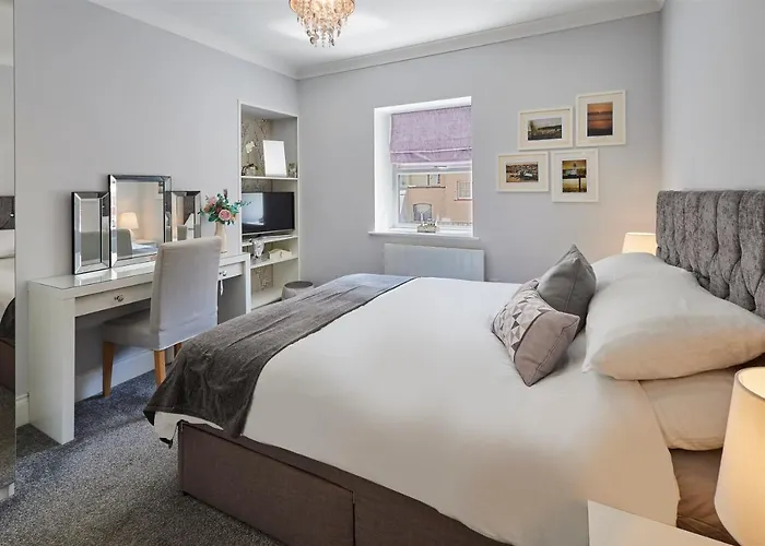 Host & - Brooklands Timeless Scarborough