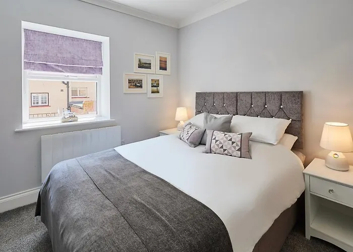 Host & - Brooklands Timeless Scarborough