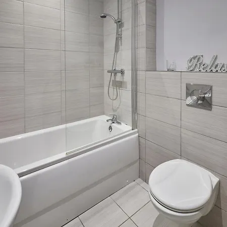 Apartment Host & - Brooklands Timeless Scarborough
