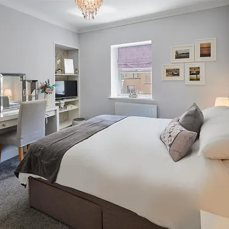 Host & - Brooklands Timeless スカーバラ