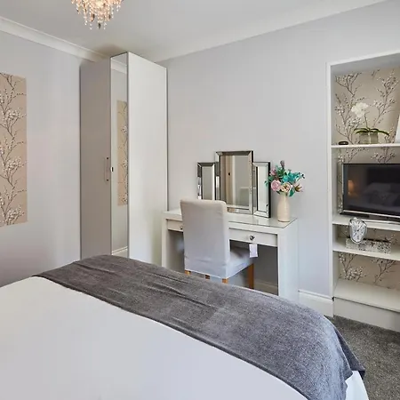 Apartment Host & - Brooklands Timeless
