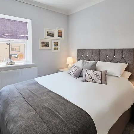 Host & - Brooklands Timeless Scarborough