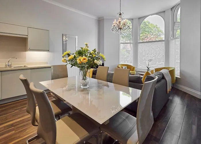 Host & - Brooklands Timeless *